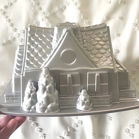 NordicWare Gingerbread House Cake Mold - Picture 1 of 5